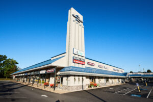 image of a shopping plaza
