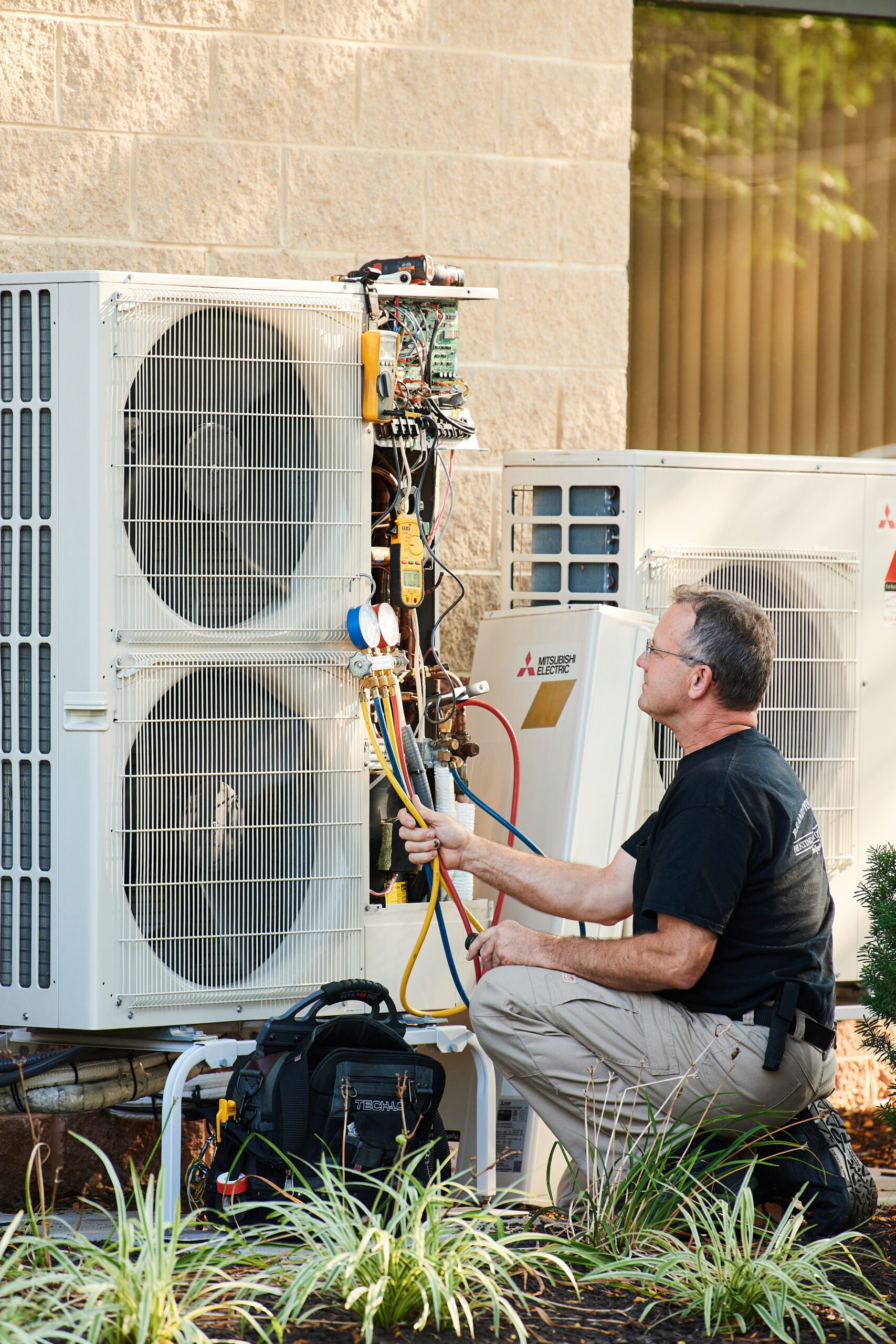Service 2 - Mitsubishi systems & Mitsubishi Diamond contractor image of a BVHVAC technician working on system